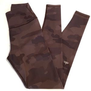 NWOT Alo Yoga Vapor Leggings